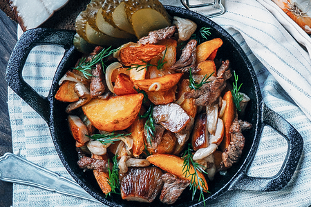 Картофель с говядиной и грибами