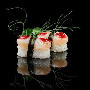 Суши Морской гребешок-малина кимчи