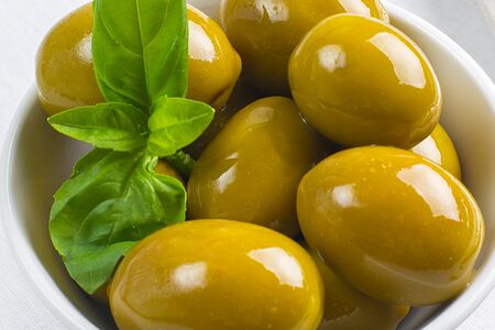 Оливки зелёные