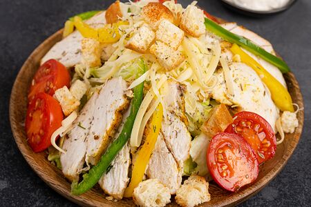 Салат Цезарь с курицей