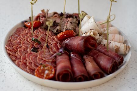 Мясные деликатесы