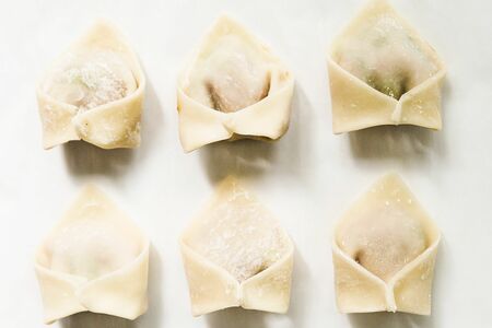 Замороженные пельмени ручной лепки