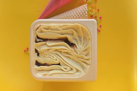 Мороженое Груша в карамели в мини-ванне