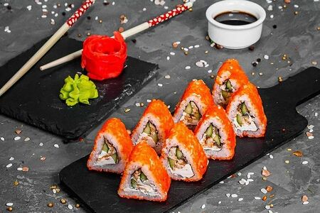 Ролл Красная пирамида