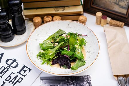 Салат из вяленой свеклы с ореховым соусом