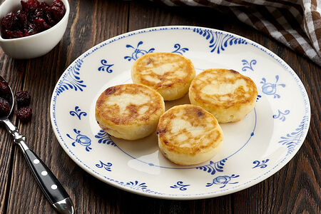 Сырники с клюквой