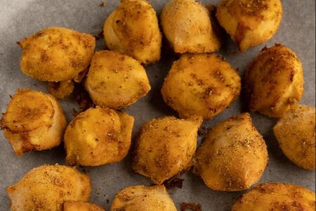 Запеченные пельмени с грибами и зеленью