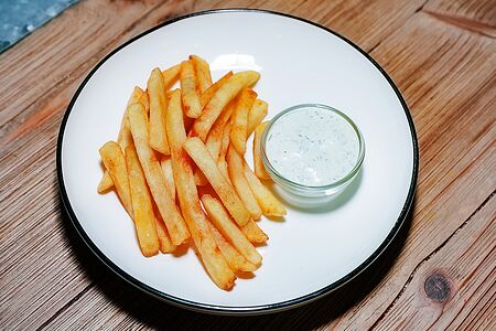 Картофель фри с чесночным соусом