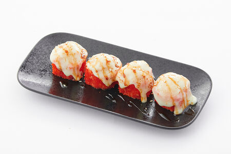 Запеченный ролл с лососем и сыром моцарелла 1/2