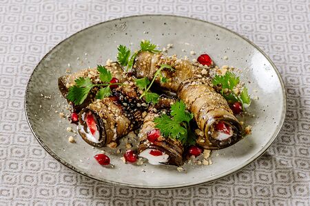 Рулетики из баклажанов