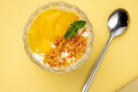 Трайфл с персиком