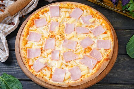 Пицца Ветчина и ананас
