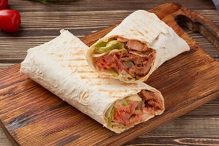 Шаурма классическая с курицей в лаваше