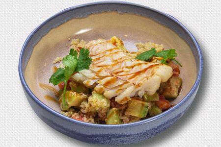 Треска с овощами, киноа и заправкой