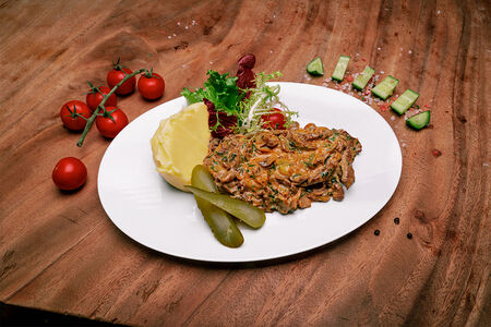 Бефстроганов с пюре