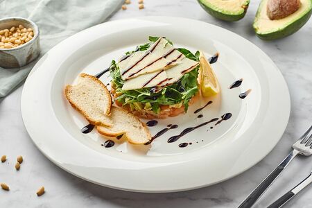 Тартар с нежным лососем