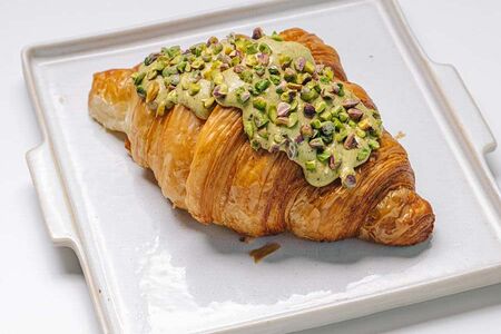 Круассан с фисташковым кремом