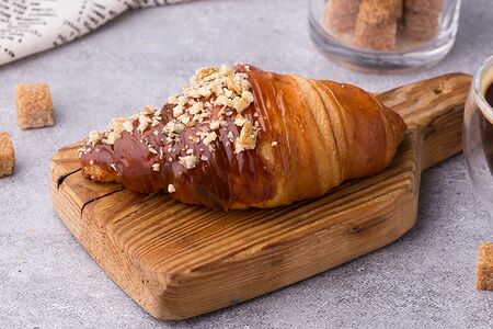 Круассан с вареной сгущенкой