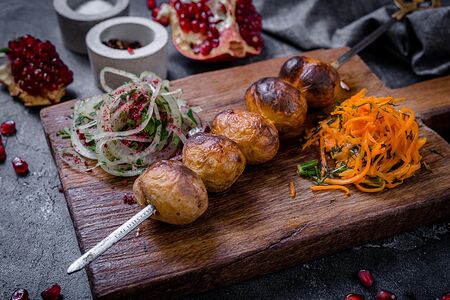 Молодой картофель на мангале