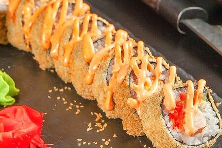 Темпура со снежным крабом и копченым угрем в остром соусе