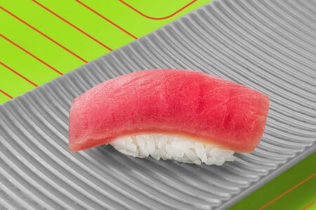 Суши с тунцом