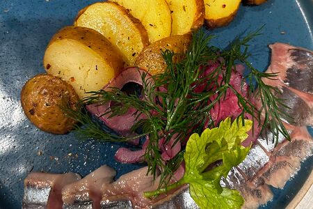 Селедочка в сванской соли с картофелем