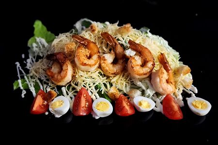 Салат Цезарь с креветкой