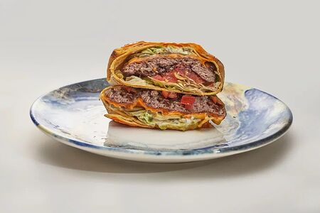 Бургер с говяжьей котлетой