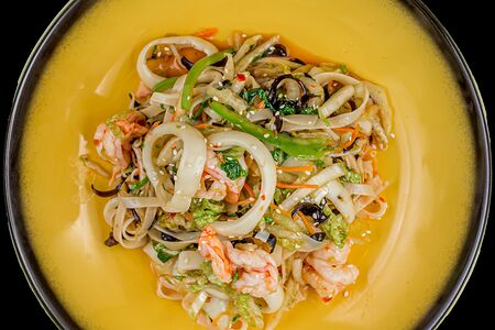 Лапша рисовая с морепродуктами