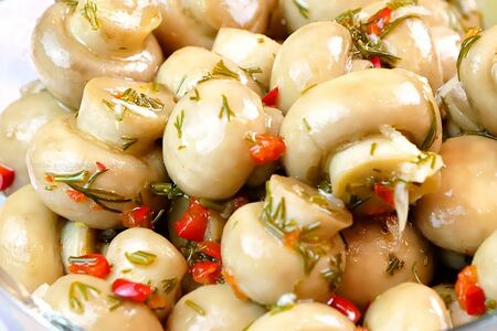 Салат Грибы маринованные