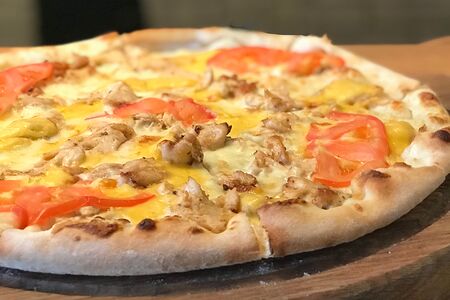 Пицца с сочным цыплёнком