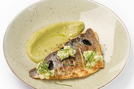 Филе дорадо с пюре из кабачков