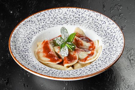 Вареники с клубникой