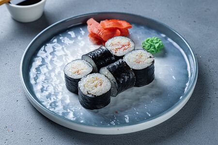 Хосомаки с камчатским крабом