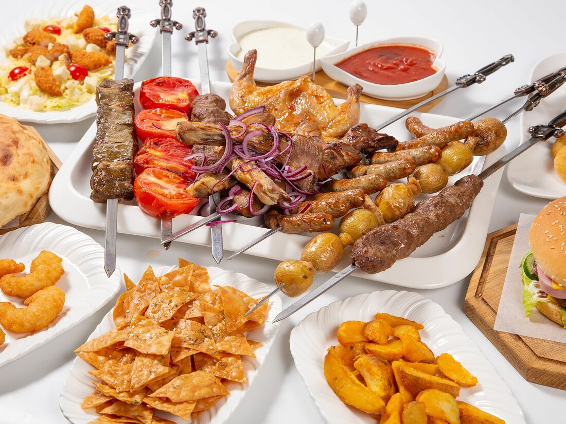 Тим шашлык бургер. Меню на углях. Тим шашлык&бургер, москва. Шашлычный бургер. Bogdan компот из фейхоа.