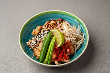 Пад-тай с курицей