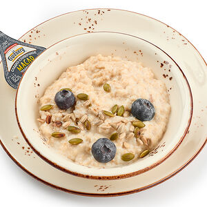 Каша овсяная с ягодой