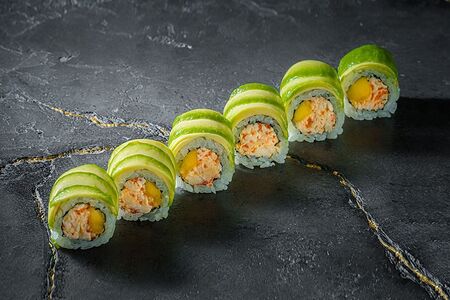 Ролл камчатский краб и манго