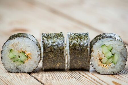 Ролл с огурцом