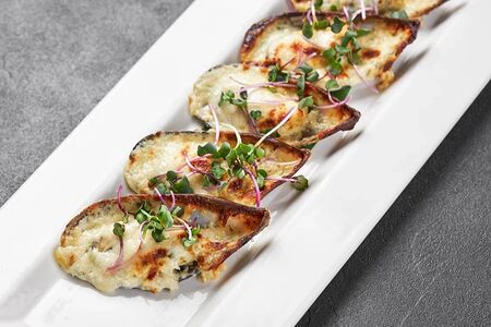 Запечённые мидии блю чиз