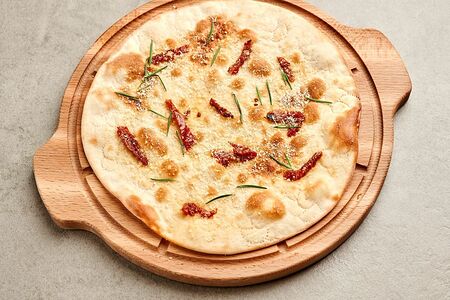 Фокачча с томатами и розмарином