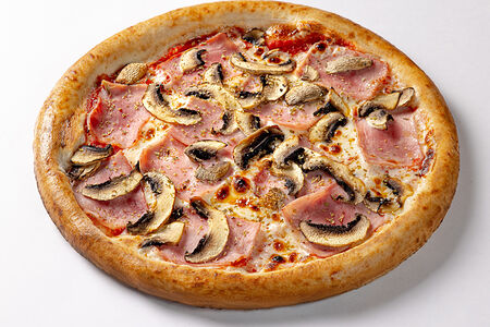 Пицца с ветчиной и грибами