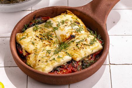 Жареный сыр сулугуни с томатами