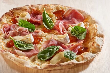 Прошутто крудо э бри