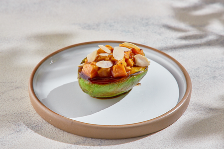 Жареный авокадо с лососем