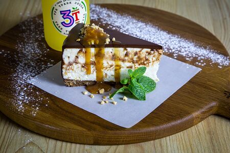 Торт Сникерс