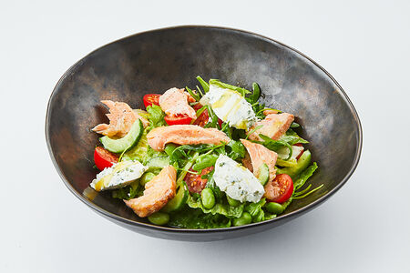 Салат с копченым лососем