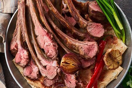 Бок ягненка с овощами