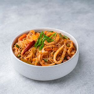 Вок с кальмаром и фунчозой