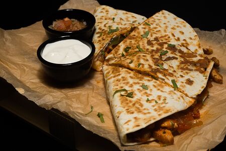 Кесадилья с маринованной курочкой